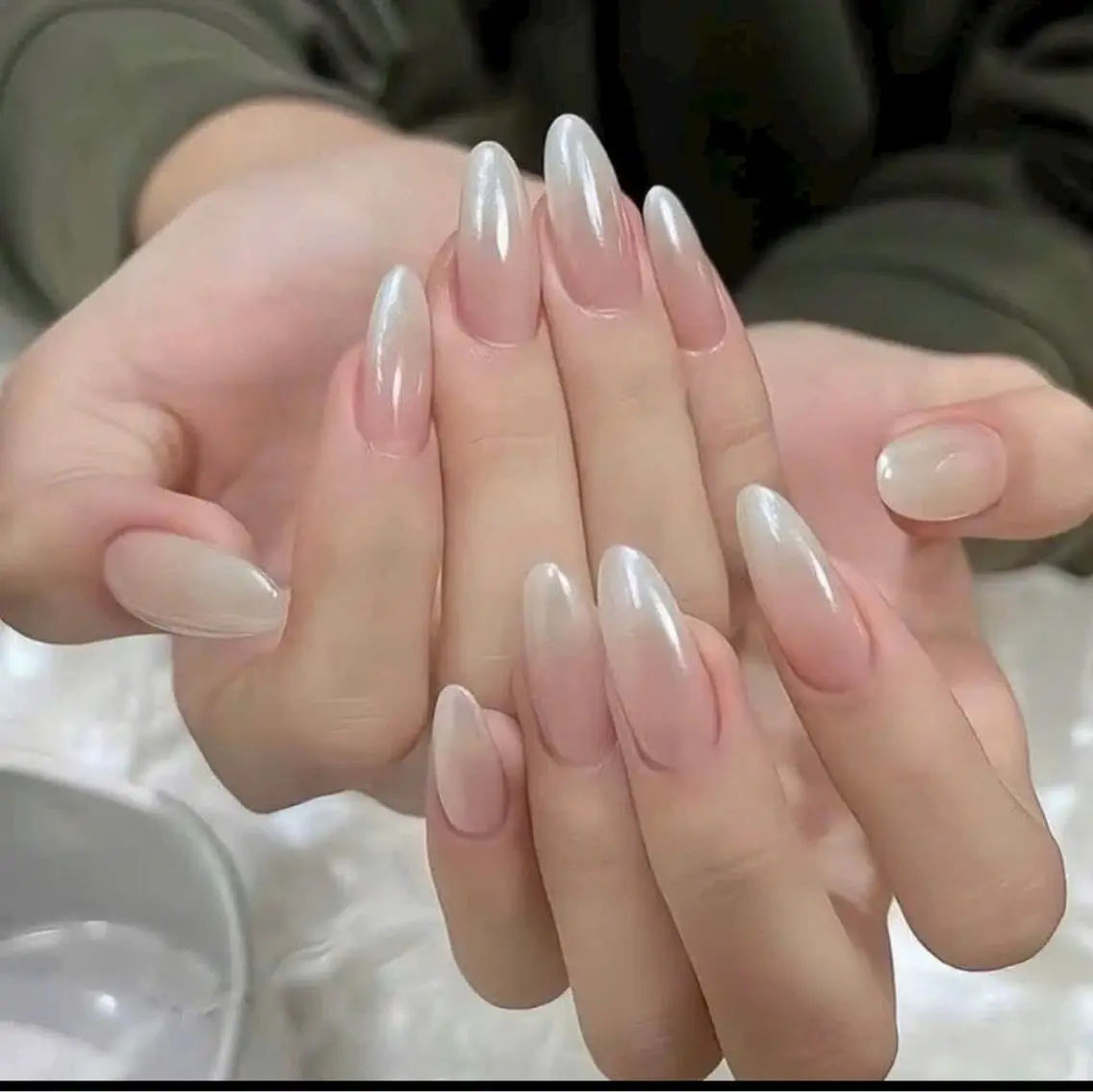 ネイル フラッシュネイル フレンチネイル グラデーション キラキラネイル 韓国ネイル ハンドネイル Hy nailsのネイルデザイン
