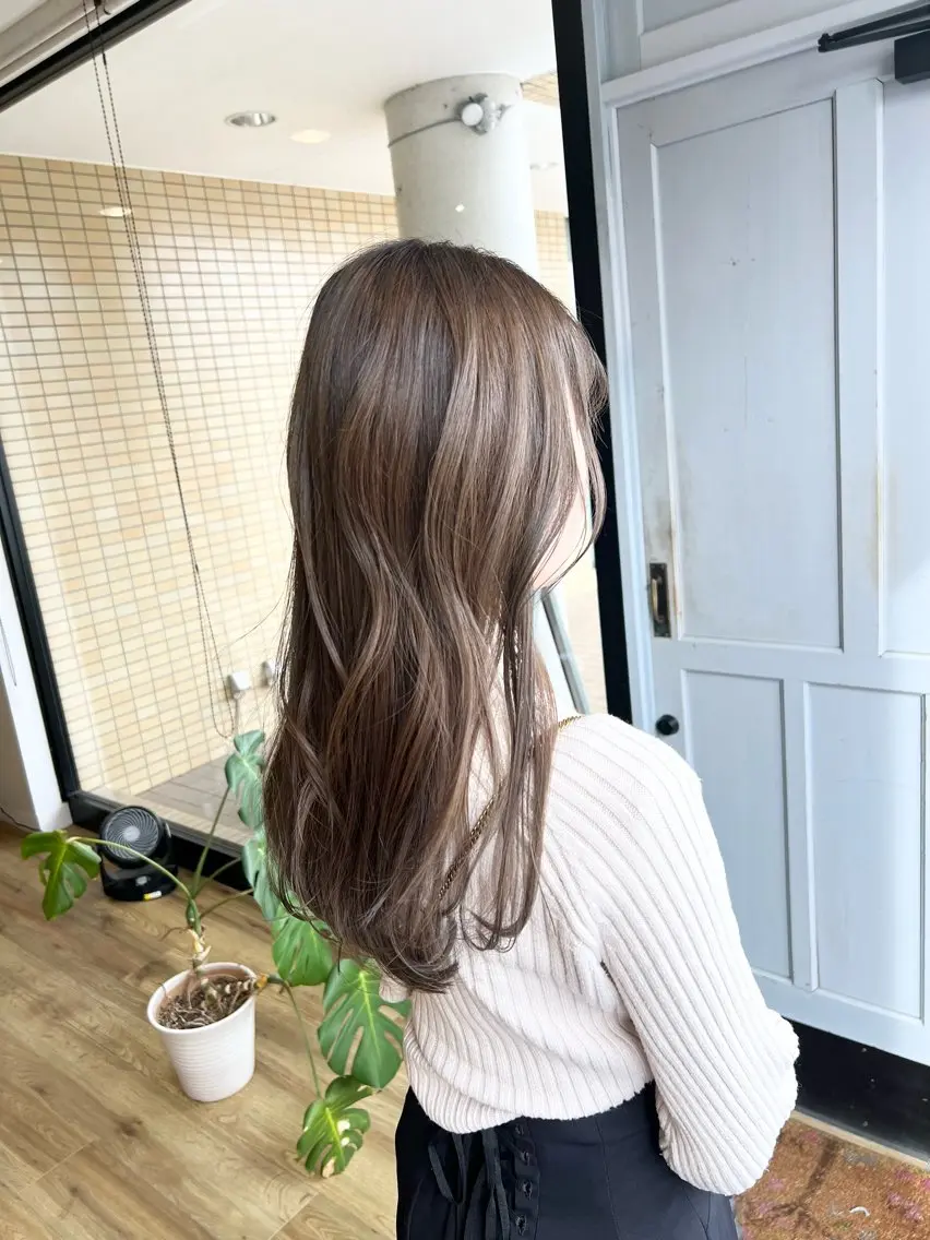 ロング カラー グレージュ ヘアカラー トリートメント 堀 望美のヘアスタイル