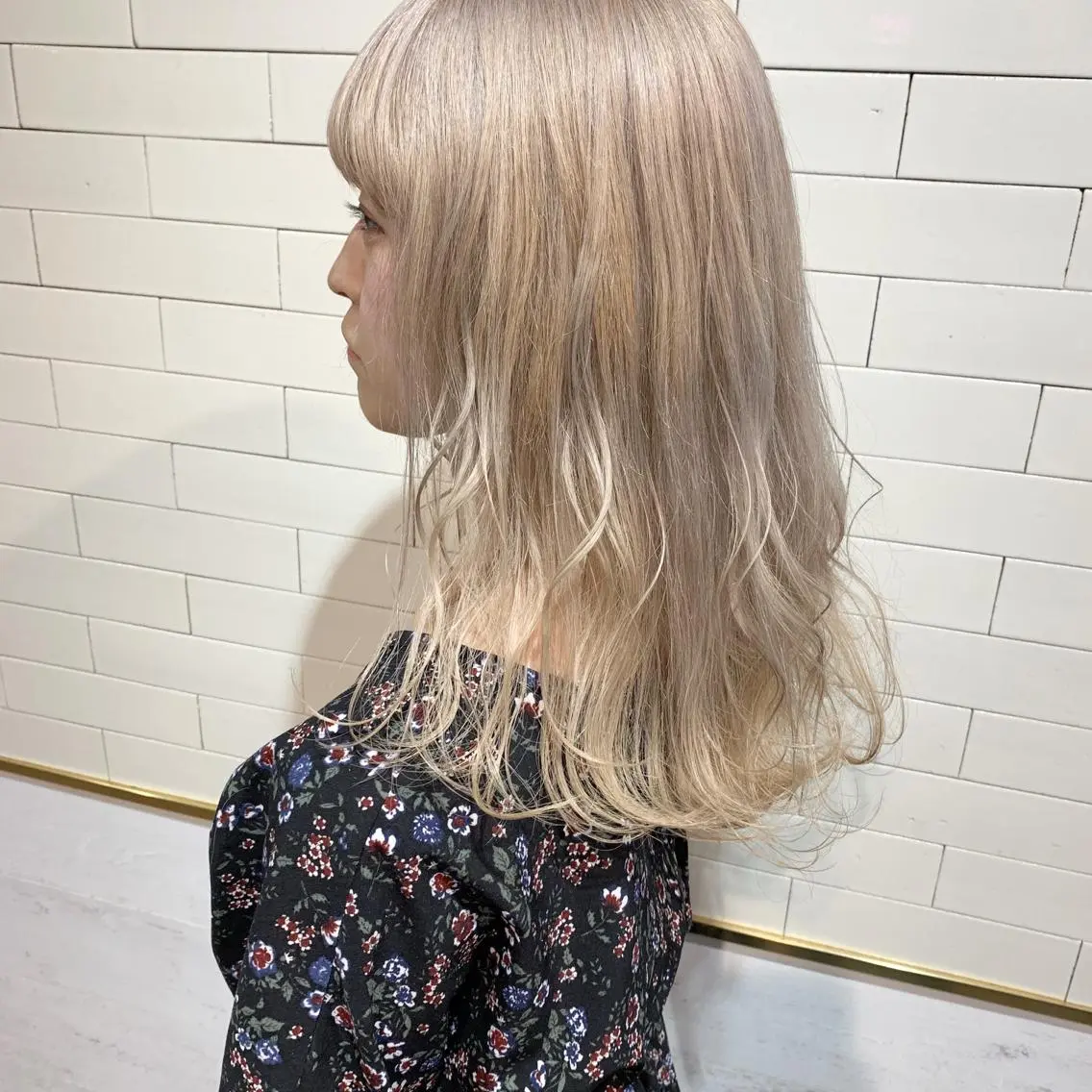 セミロング カラー ブリーチ ケアブリーチ イルミナカラー 🦋レイヤーカット ミドリカワ🦋のヘアスタイル