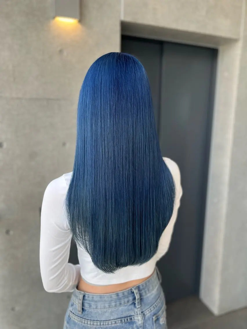 ロング カラー ブリーチ ブルーカラー ハイトーンカラー エクステ ヘアカラー 吉野 瑳桜のヘアスタイル