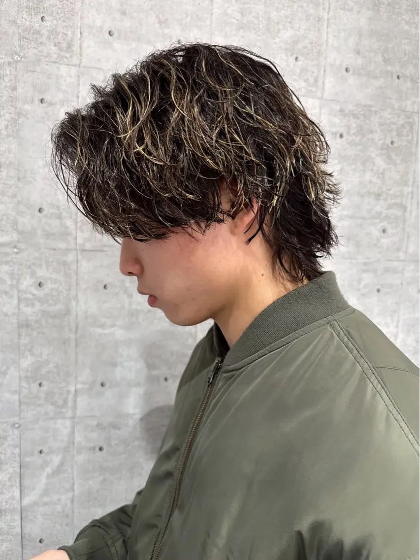 ハイライト×波巻きで最強束感ヘアの写真