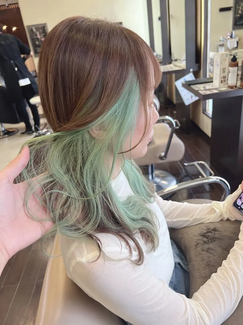 セミロング カラー インナーカラー ヘアカラー トリートメント 具志 正太のヘアスタイル