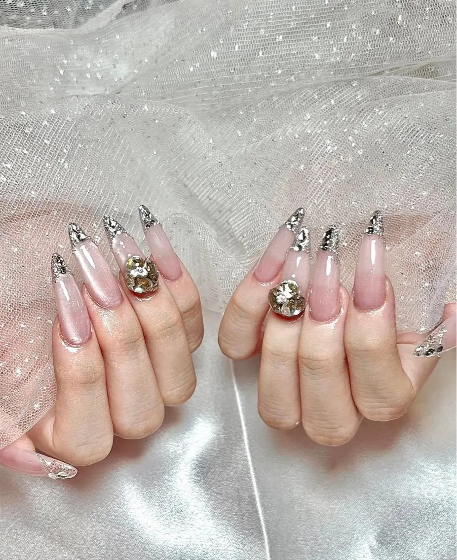 ネイル アートネイル ジェルネイル 韓国ネイル ニュアンスネイル ワンカラーネイル ハンドネイル Queen Nail Salonのネイルデザイン