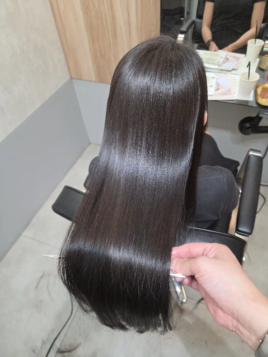 ロング 髪質改善 縮毛矯正 ioe三宮☀️ 髪質改善 梅澤健之のヘアスタイル