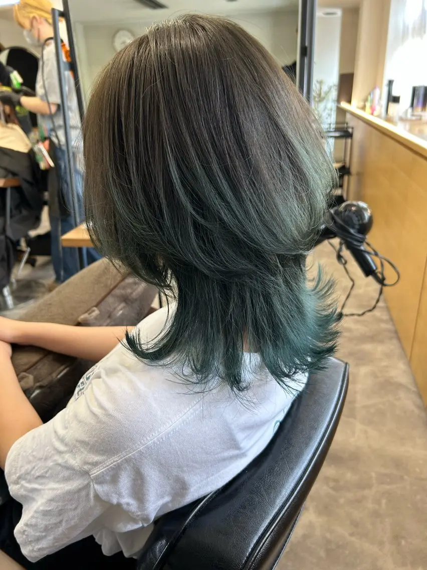 ミディアム ウルフカット Emitas.　井上 真奈美のヘアスタイル