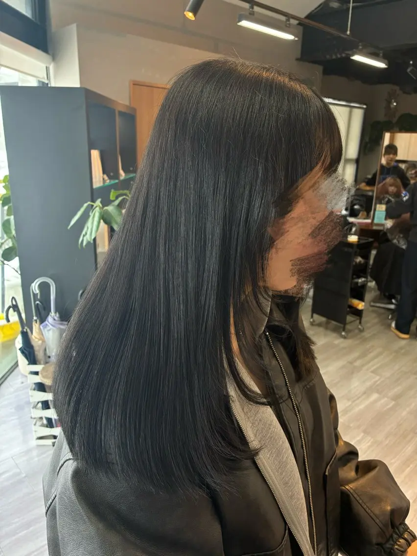 セミロング カラー 黒髪 ブルーカラー ブルーブラック 透明感カラー ヘアカラー arika もえのヘアスタイル