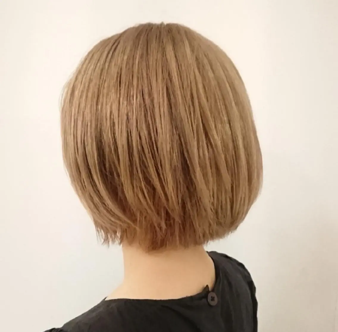 ショート カラー ショートボブ ベージュカラー ブリーチ ハイトーンカラー ミルクティーベージュ ヘアカラー 【縮毛矯正/髪質改善 カラー】yumiのヘアスタイル