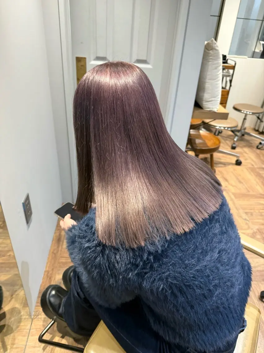 ミディアム カラー ミルクティー× グレージュMOMOのヘアスタイル