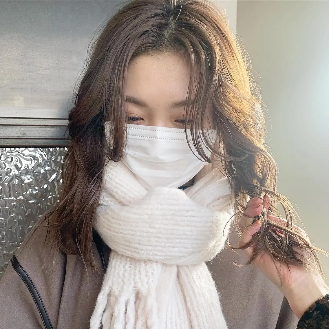 セミロング カラー ブリーチ ヘアカラー トリートメント 本間 結衣のヘアスタイル