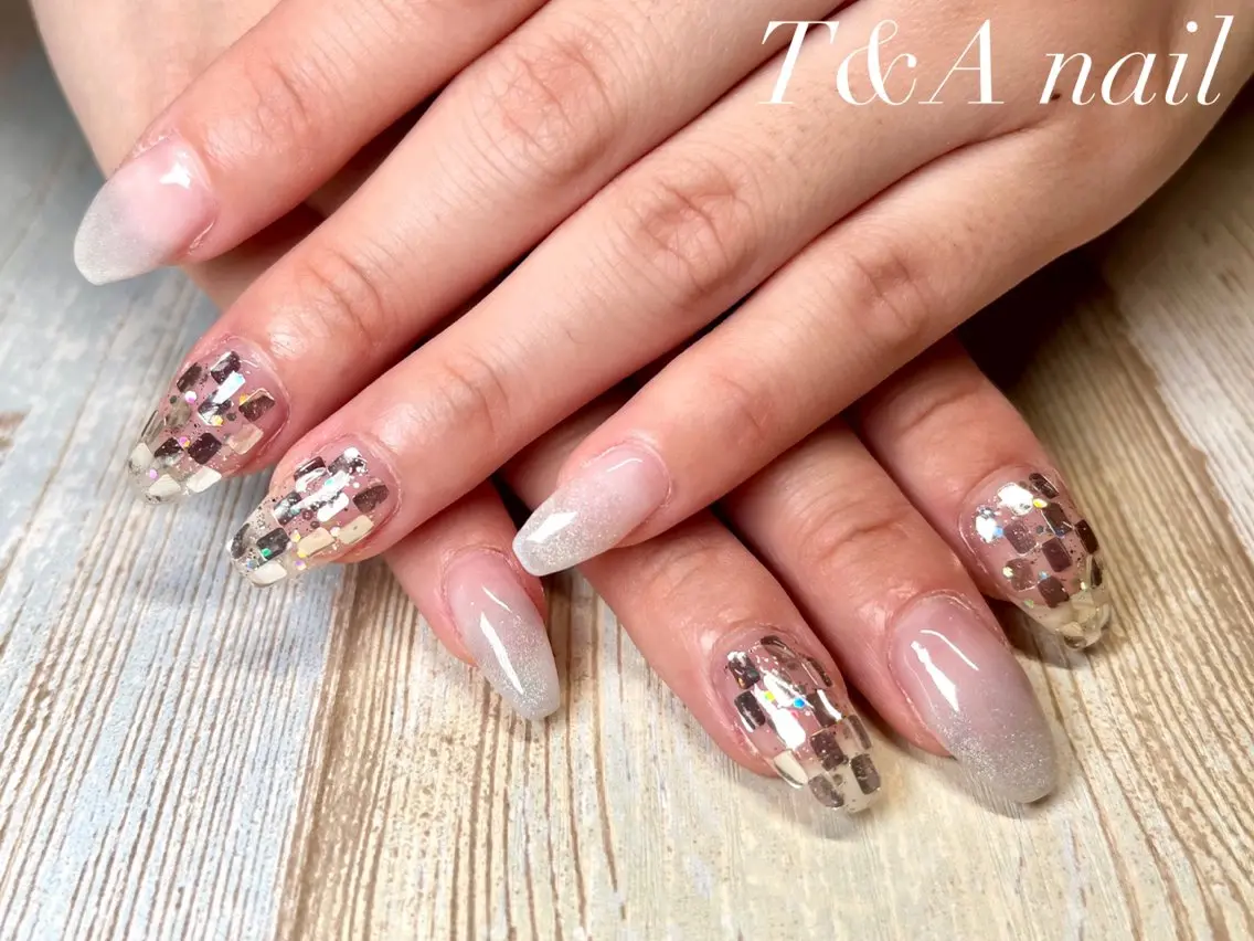ネイル 長さ出し ジェルネイル キラキラネイル ミラーネイル ニュアンスネイル T&A nailのネイルデザイン
