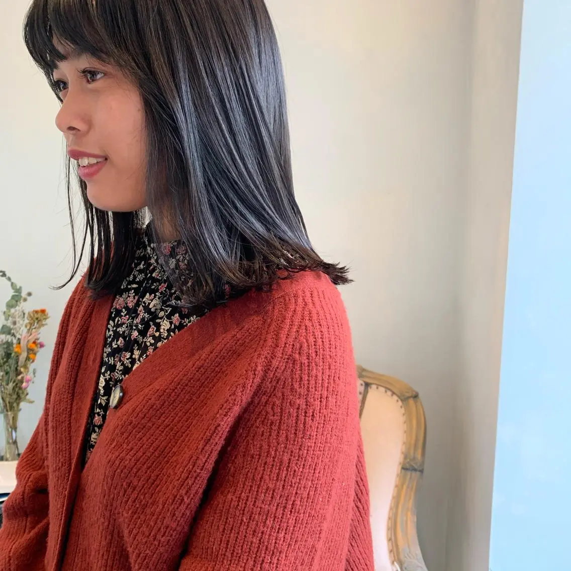 セミロング SAKINO ベージュカラーのヘアスタイル