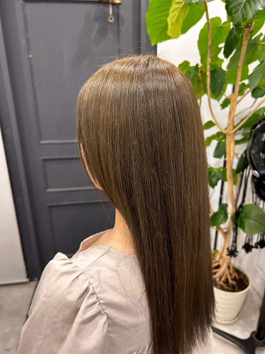 ロング カラー ブリーチ ブリーチなしカラー オリーブカラー 西郷 友菜のヘアスタイル