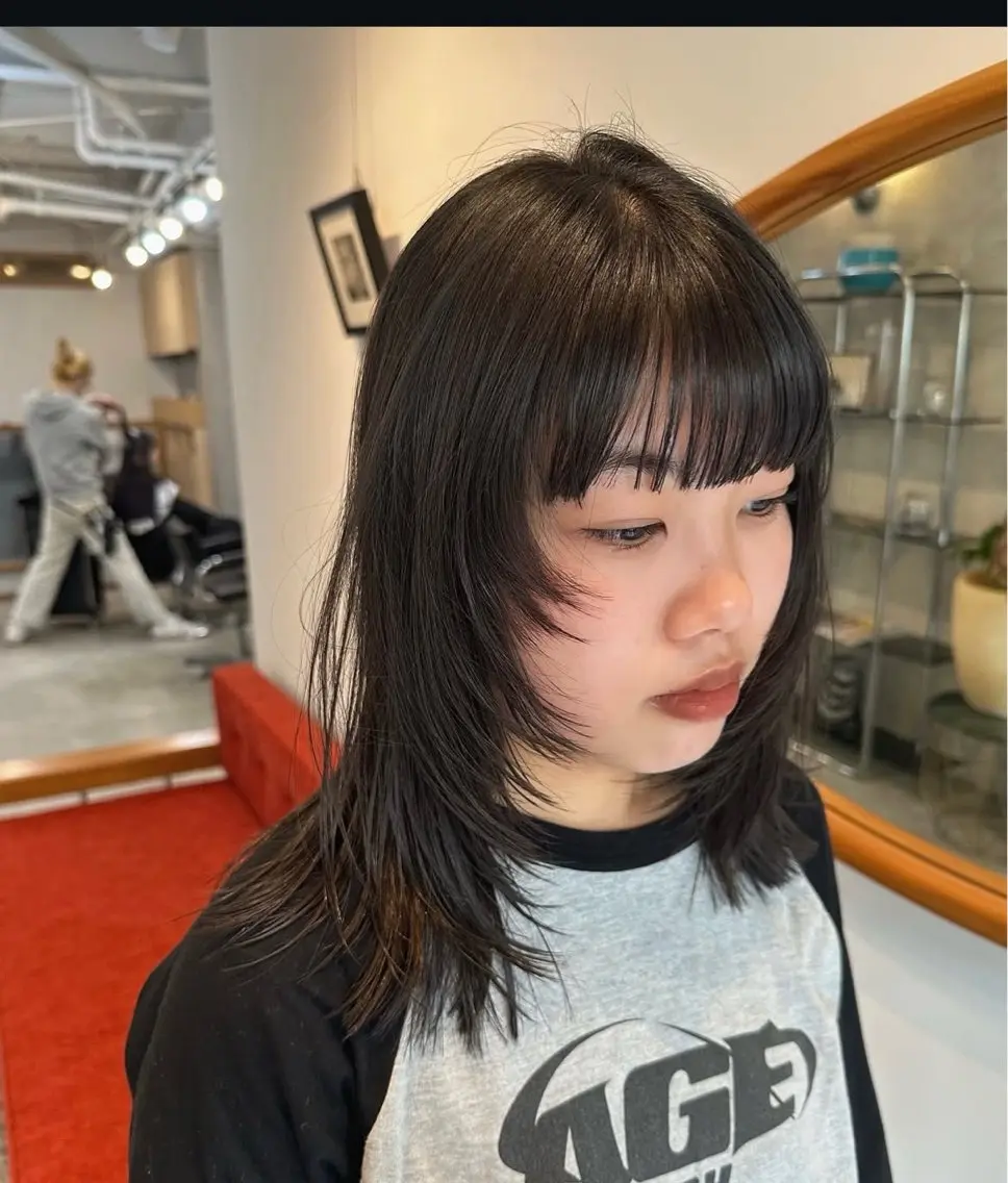ミディアム カット momona english okのヘアスタイル