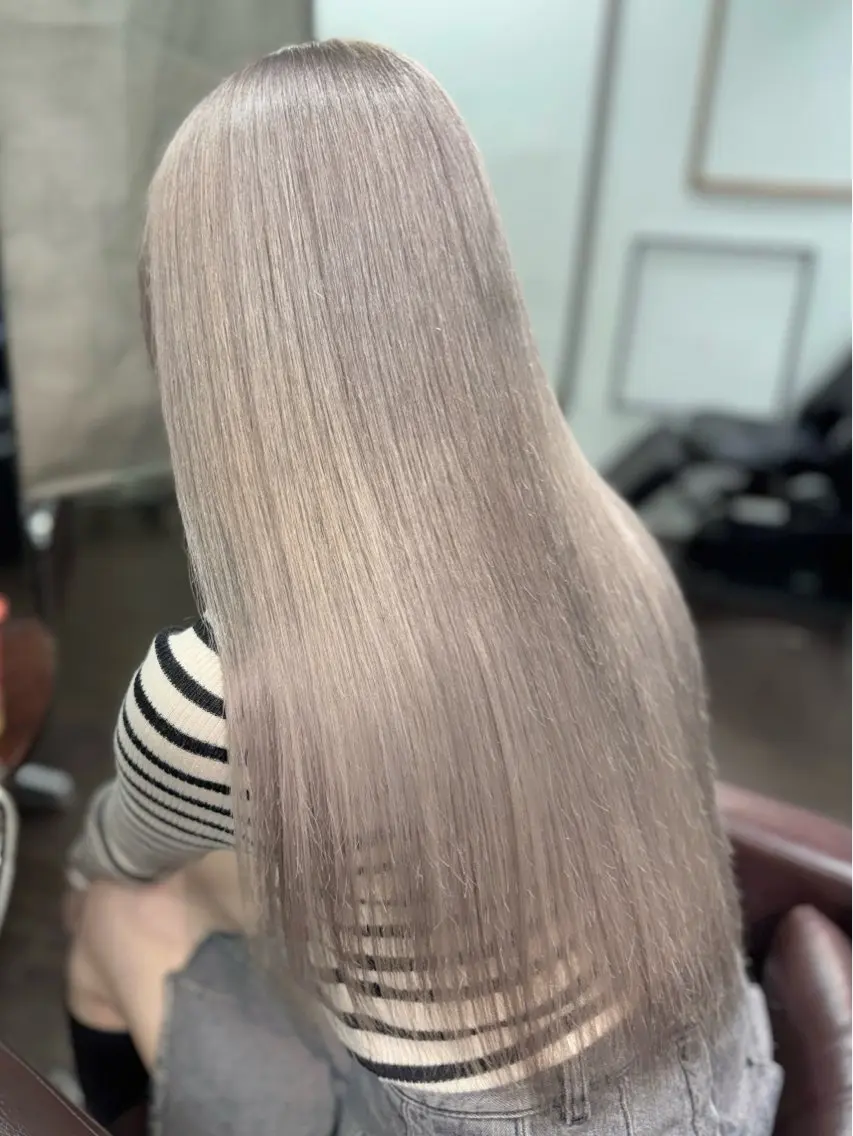 ロング カラー ベージュカラー ブリーチ ブロンド ケアブリーチ 透明感カラー ヘアカラー Lima/ハイトー ン/ブリーチ/心斎橋のヘアスタイル