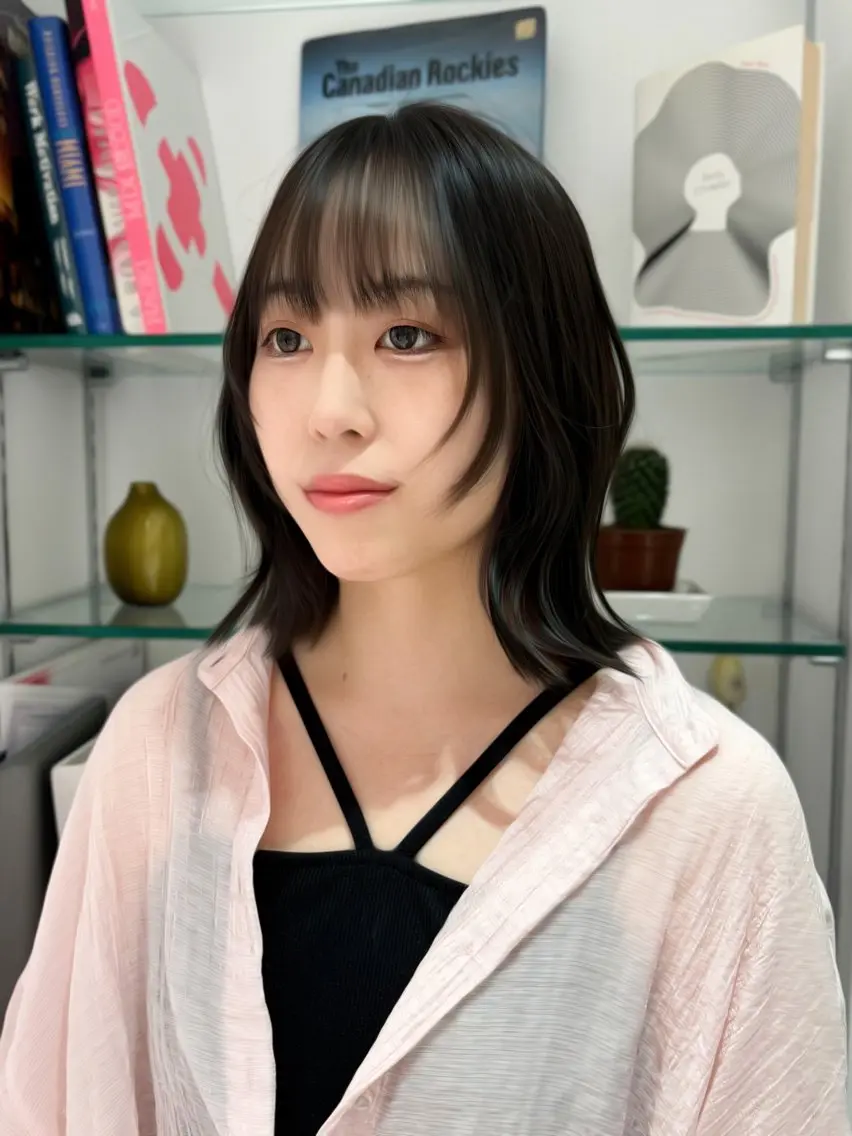 ミディアム カラー グレージュ 顔まわりレイヤー 顔周りカット レイヤーカット カット ヘアカラー 💐レイヤー/透明感 カラー💐智口彩香のヘアスタイル