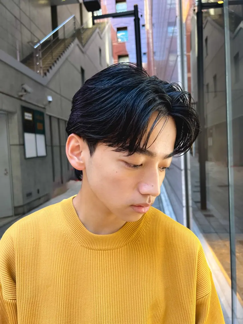 ショート メンズ センターパート カット ヘアカラー メンズカット曲がる 縮毛矯正佐々木タクマのヘアスタイル