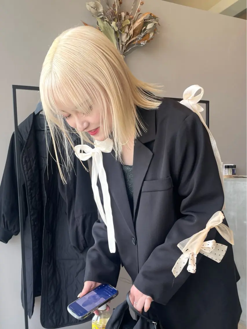 ショート カラー ブリーチ 抜きっぱなしブロンド ブロンド ハイトーンカラー ホワイトブロンド REINA /nёn/女性限定のヘアスタイル