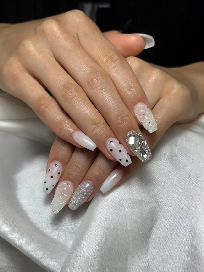 ネイル チークネイル 長さ出し フットネイル ジェルネイル 卒業式 𝓐𝓷𝓻𝓲 XiinhNailのネイルデザイン