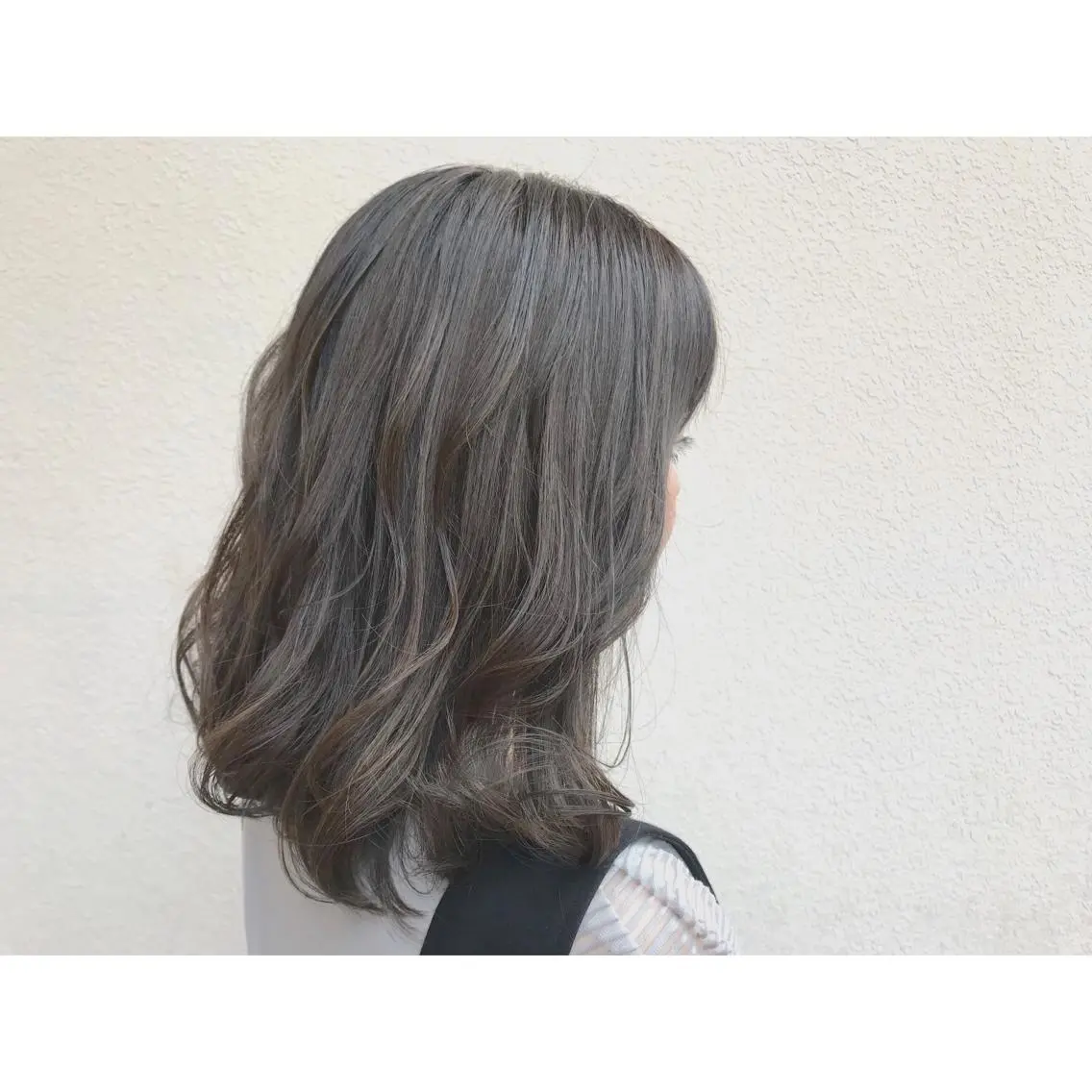 ミディアム カラー アッシュ アッシュグレー グレージュ ハイライトカラー 3Dハイライト ヘアカラー トリートメント なかにし まゆみのヘアスタイル