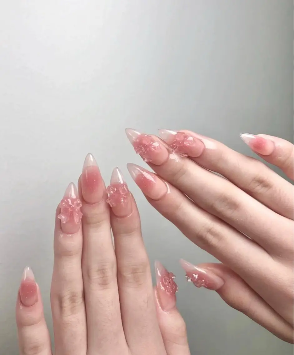 ネイル キラキラネイル マグネットネイル ぷっくりネイル 春ネイル ワンホンネイル ハンドネイル Lyna 池袋のネイルデザイン