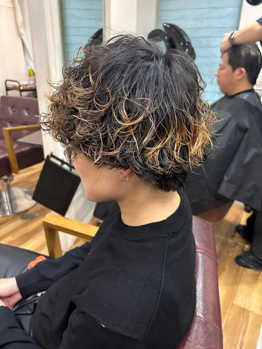 ショート パーマ メンズ メンズブリーチ メンズインナーカラー メンズ韓国風 メンズメッシュ マッシュ カット パーマ メンズパーマ 髪質改善☆有馬のヘアスタイル