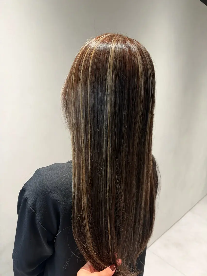 ロング ハイライト ヘアカラー 飯田 優恵のヘアスタイル