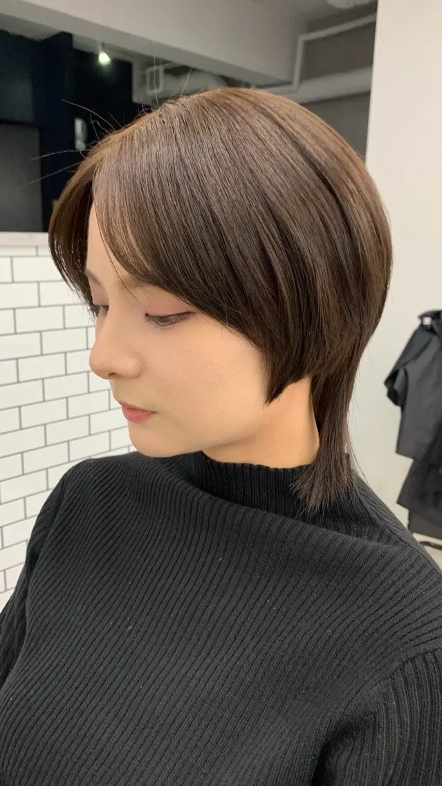 ショート 透明色艶カラー× レイヤー/ツバサのヘアスタイル