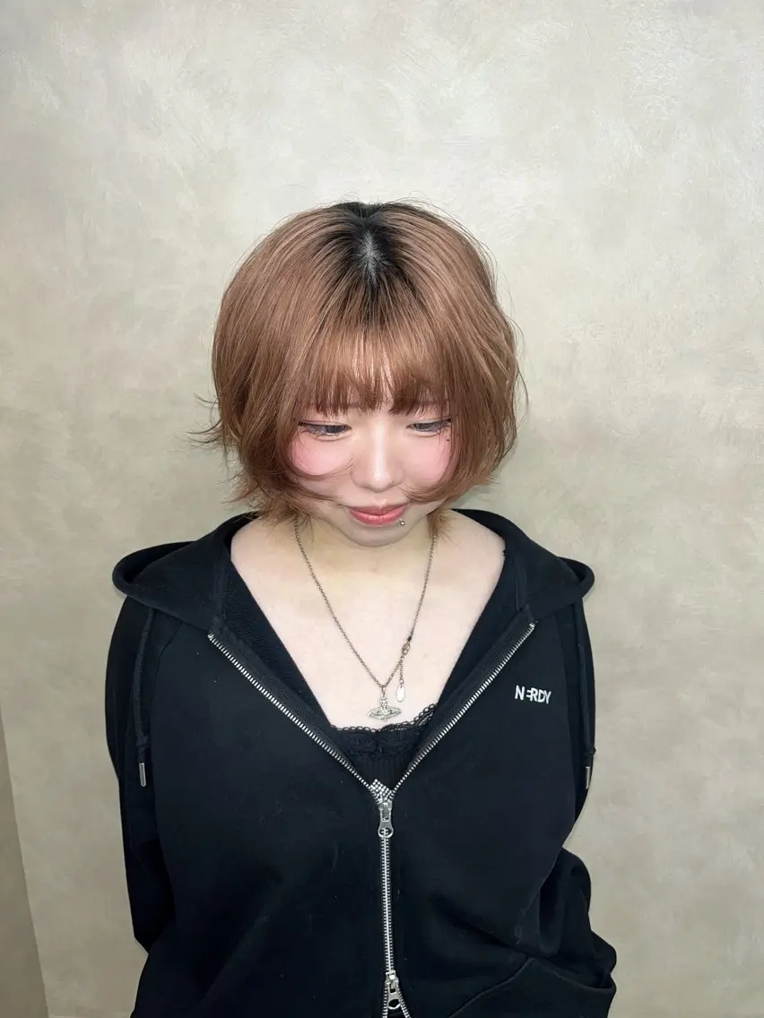 ミディアム カラー ✩.*Aise⟡.· 艶カラー🐈‍⬛🩶のヘアスタイル