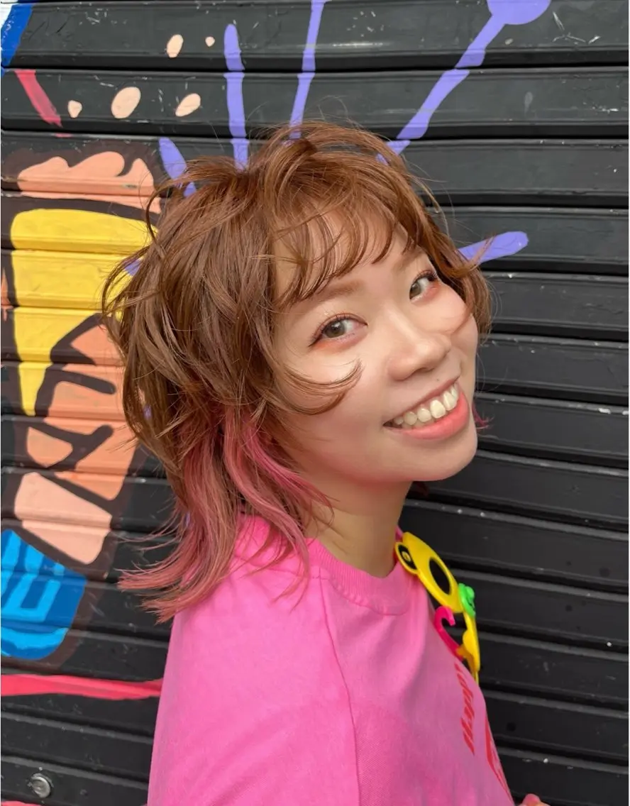 ミディアム カラー インナーカラー ボブ ウルフカット ウルフボブ ヘアカラー 派手髪デザインカラー ヒロカのヘアスタイル