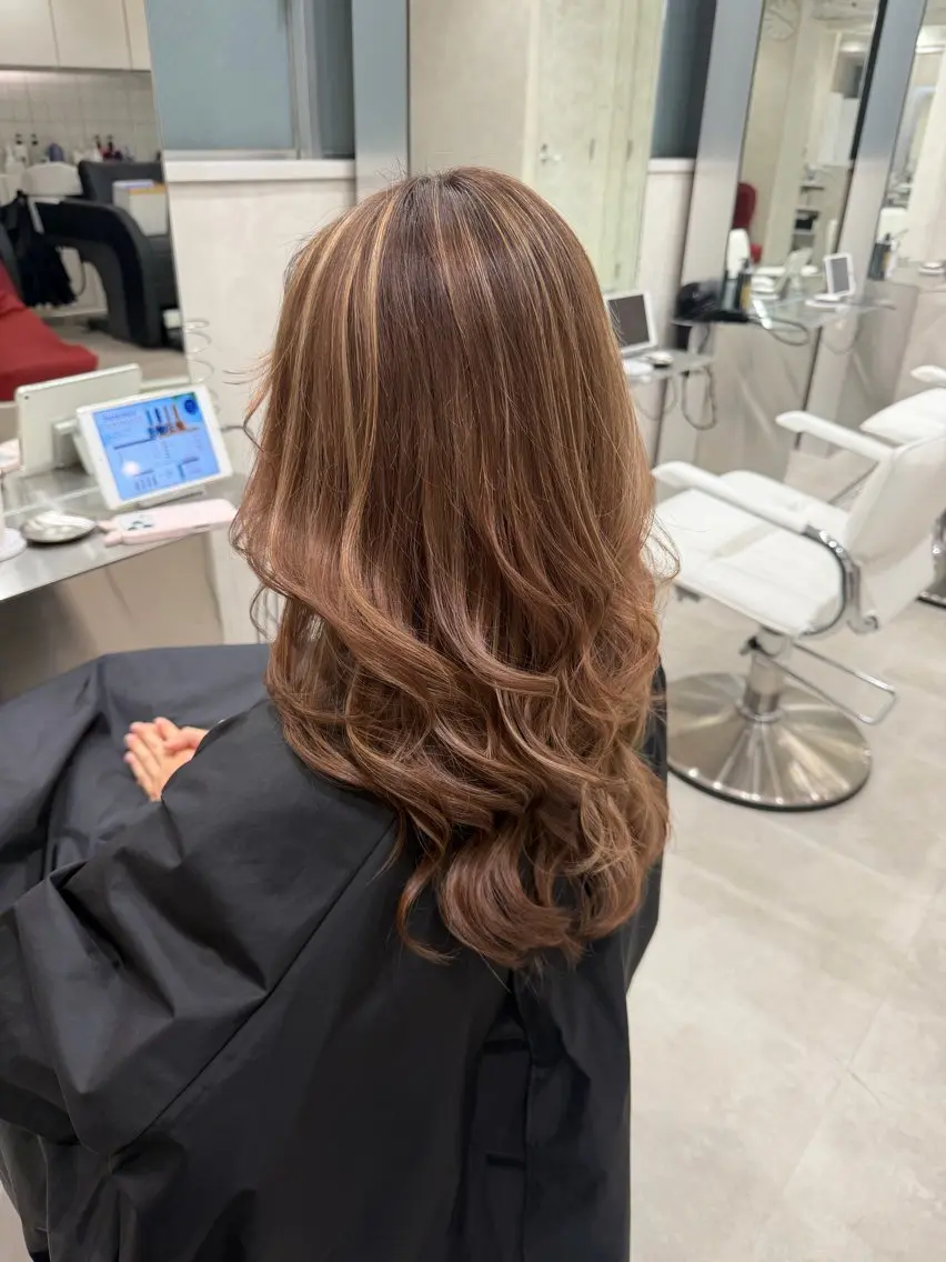 ロング カラー ベージュカラー ハイライトカラー ハイライト カット ヘアカラー トリートメント 原宿/ハイライト バレイヤージュ/大智のヘアスタイル