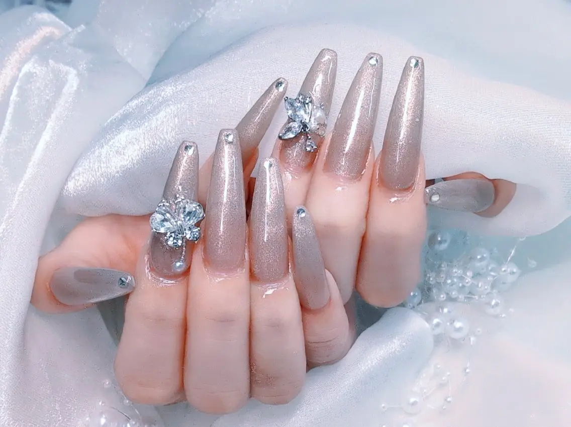 ネイル フラッシュネイル フレンチネイル キラキラネイル ラメ(グリッター) マグネットネイル Chouette Nailのネイルデザイン