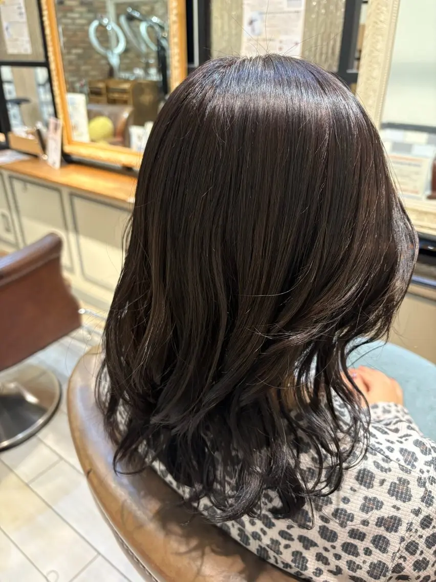 ミディアム カラー ヘアカラー トリートメント SUZUKI AIRIのヘアスタイル