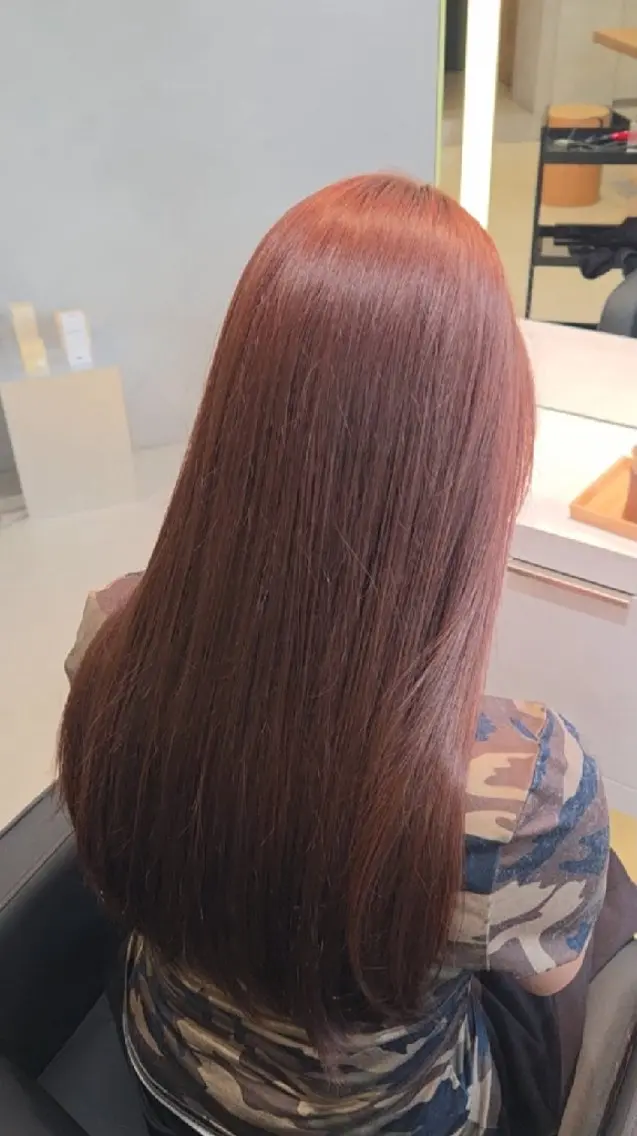 ロング カラー オレンジ 《透明感カラー》赤岩 咲希のヘアスタイル