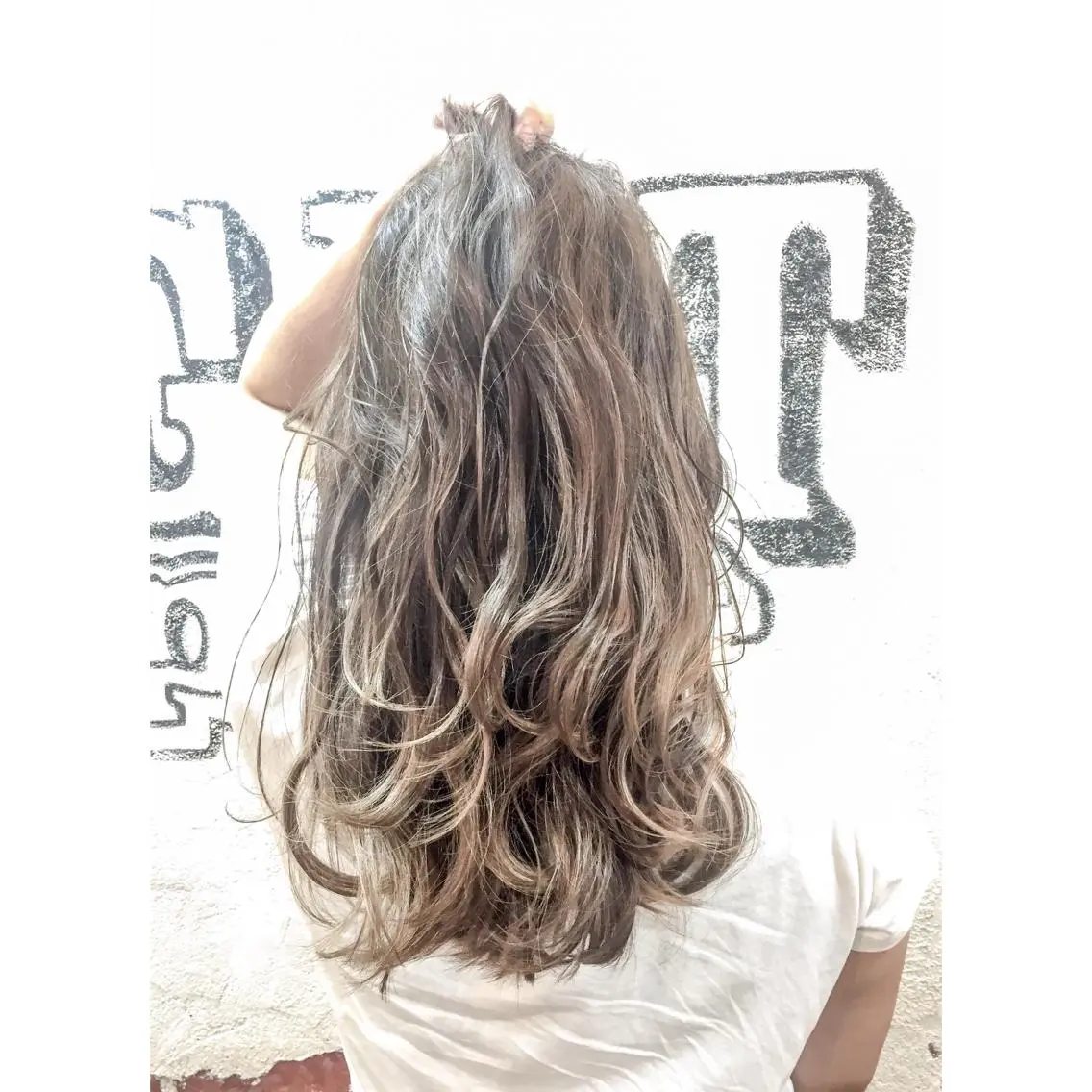 ロング EIGHT plum TOKIOリミテッドのヘアスタイル