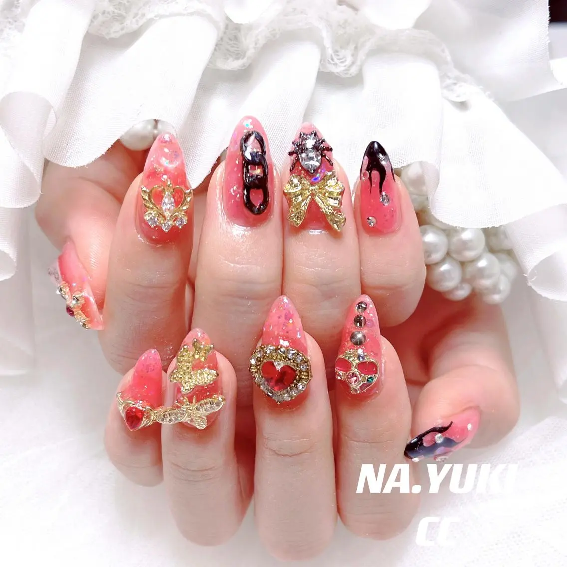 ネイル 🦋 Queenieのネイルデザイン