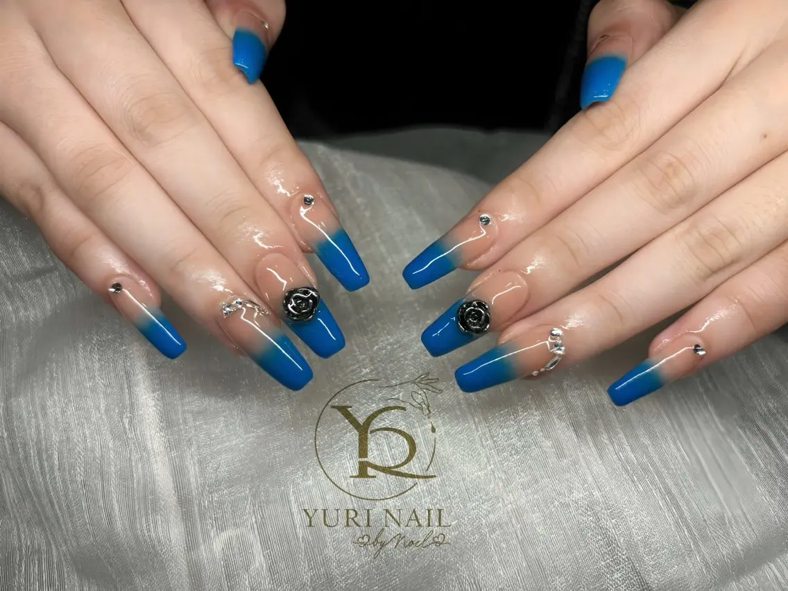 ネイル チークネイル フットネイル グラデーション 韓国ネイル 持ち込み ハンドネイル フットネイル ハンドケア YURI Nail NARITAのネイルデザイン