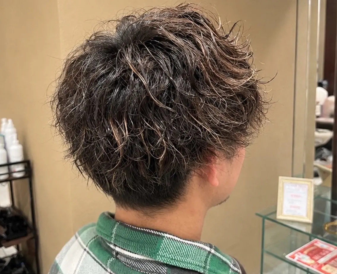【🥇メンズ人気No.1🥇】メンズトレンドカット+ツイストorスパイラルパーマ+1step保湿トリートメントの写真