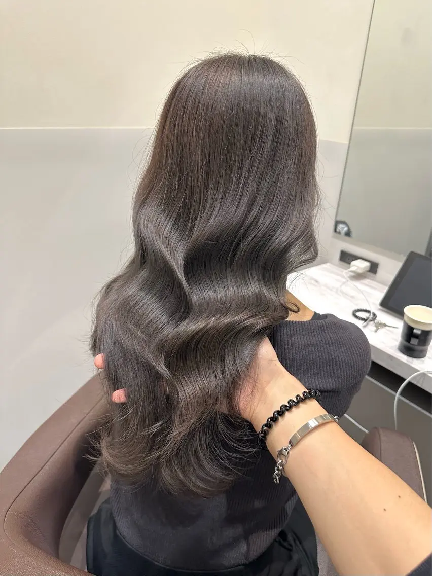 セミロング カラー グレージュ レイヤーカット ヘアカラー トリートメント 矢野 晃平のヘアスタイル