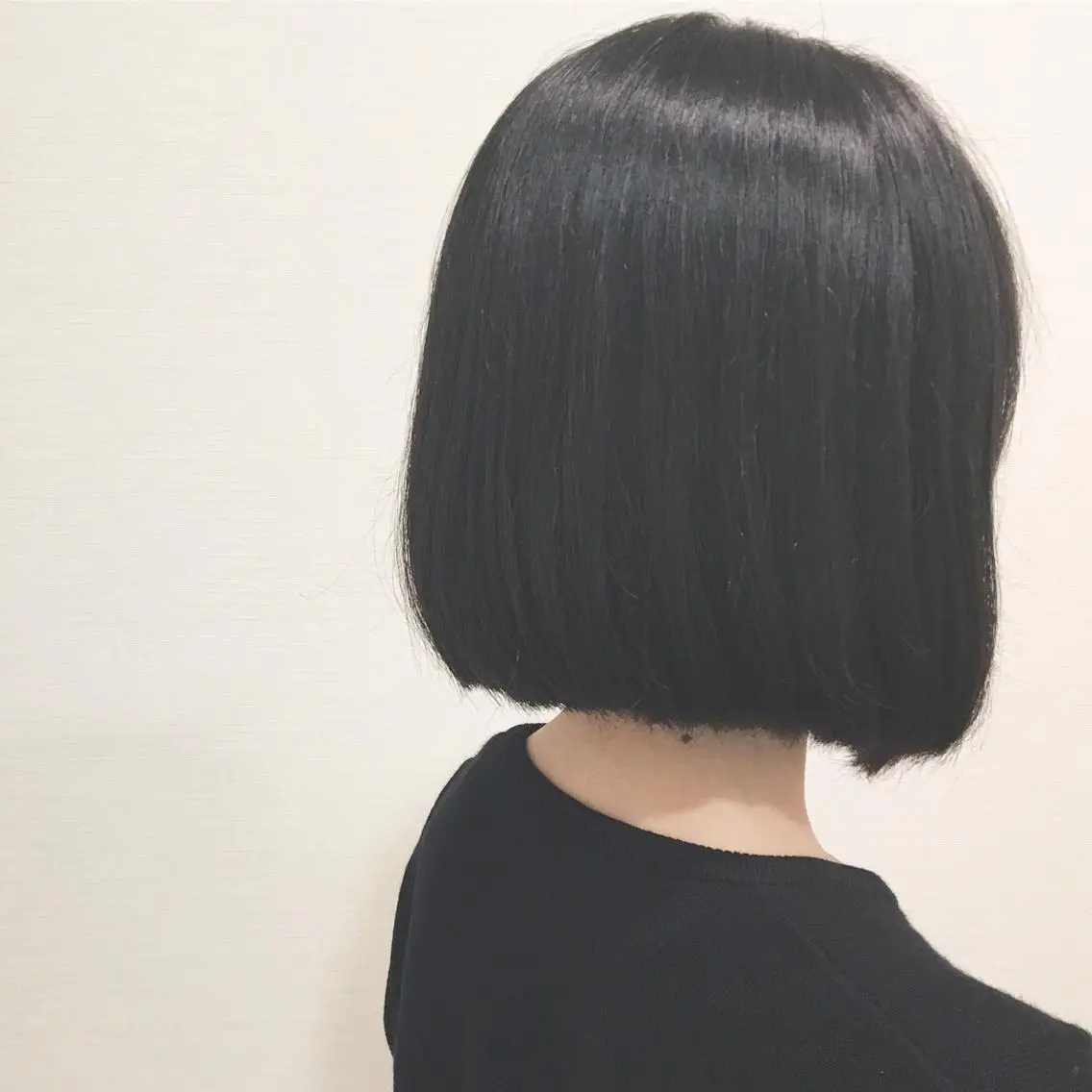 ショート カラー 白浜 サキのヘアスタイル