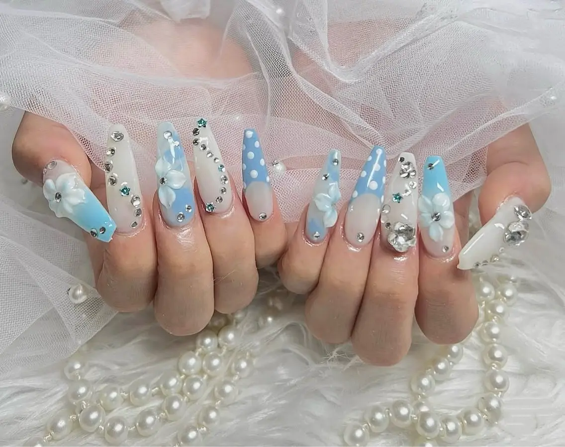 ネイル アートネイル ボルドー フレンチネイル ジェルネイル 氷ネイル・うるうるネイル ハンドネイル Julie Nail Rinのネイルデザイン
