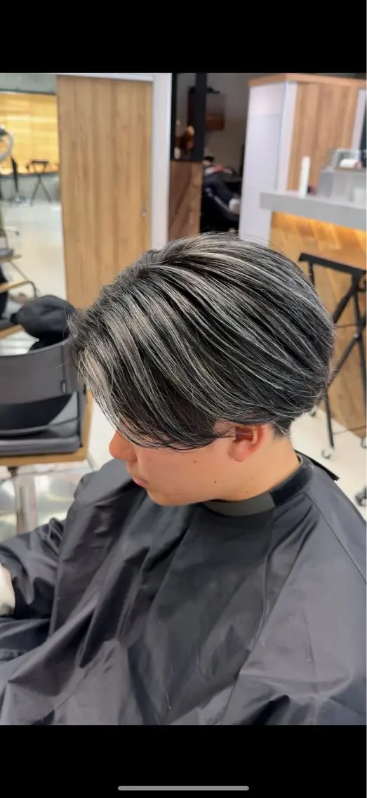 ショート カラー メンズ メンズブリーチ メンズハイライト ブリーチ ケアブリーチ ハイライトカラー ヘアカラー メンズハイライト／ 町田／パーマ／TOMのヘアスタイル