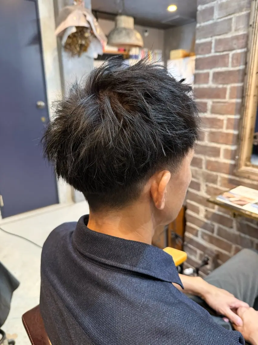 ショート メンズ アップバング 田中 叶夢のヘアスタイル