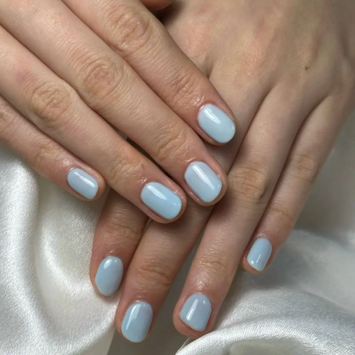 ネイル アニマル柄 オーロラネイル ブルー フットネイル フレンチネイル ハンドネイル mogunail &blowのネイルデザイン