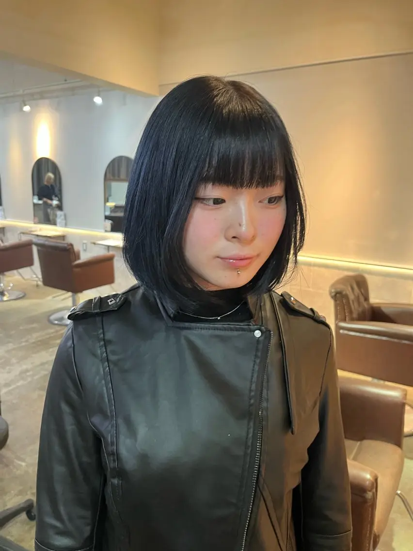ショート カラー 黒髪 ブリーチ ブルーカラー ブルーブラック ヘアカラー FERIA あべの yumeho🍭のヘアスタイル