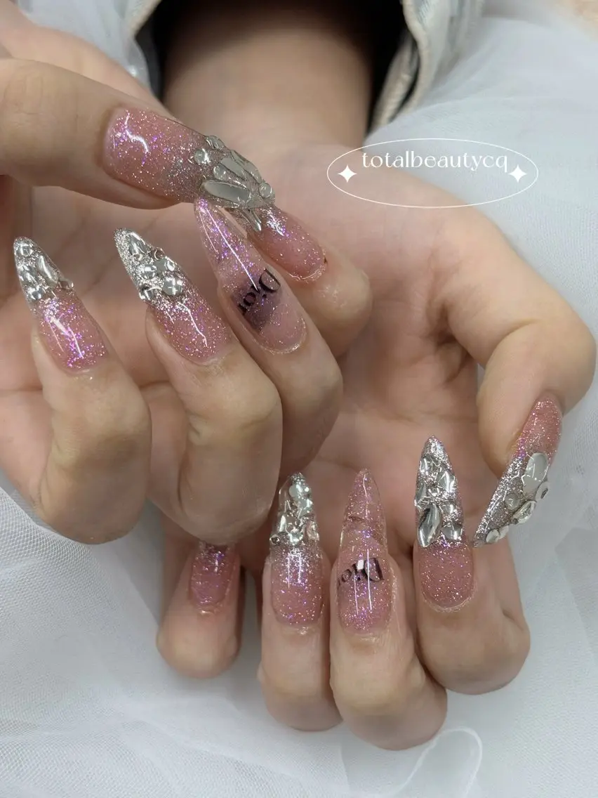 ハンドネイル長さ出し10本➕持ち込みデザイン15980円LINE公式かホットペッパーなら11980円キャンペーン中の写真