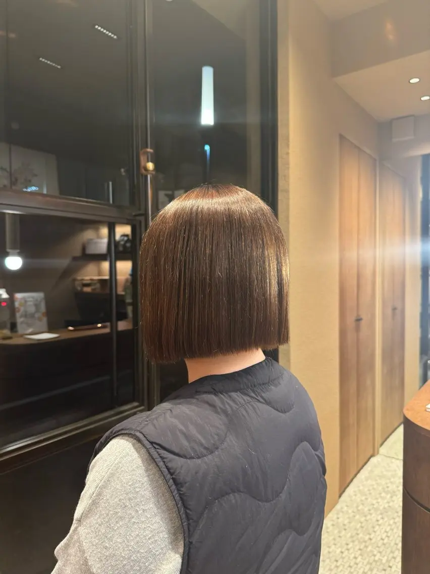 ショート カラー hina 🛋️ブリーチカラーのヘアスタイル