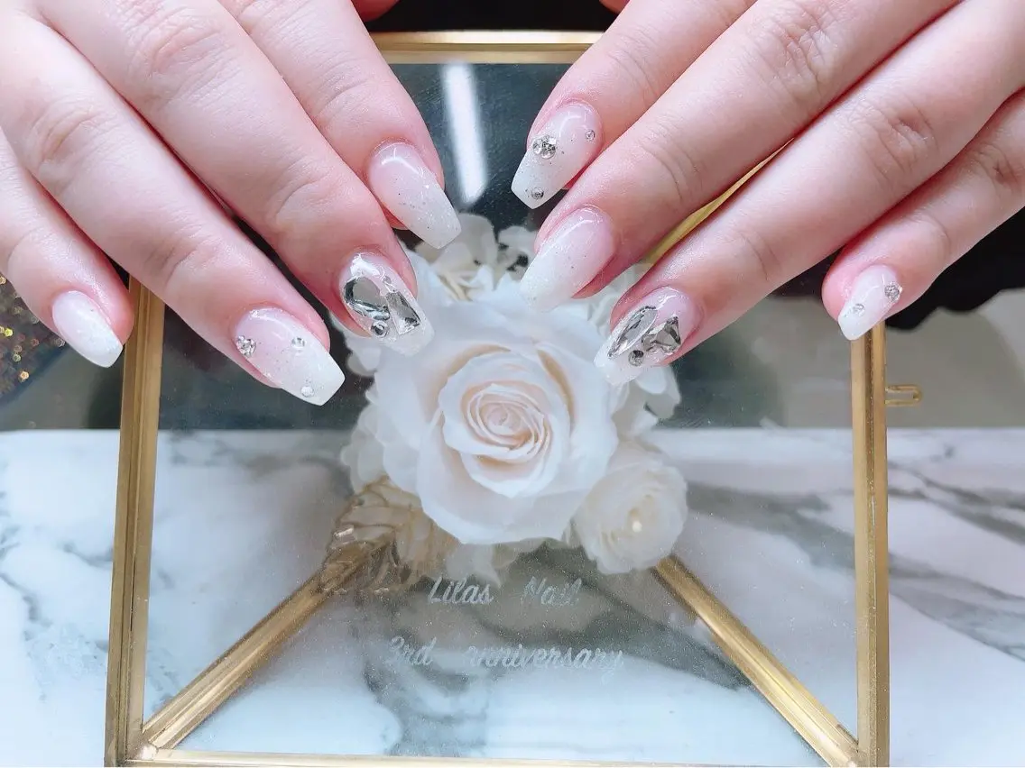 ネイル ジェルネイル グラデーション キラキラネイル 韓国ネイル ラメ(グリッター) Lilas Nailのネイルデザイン
