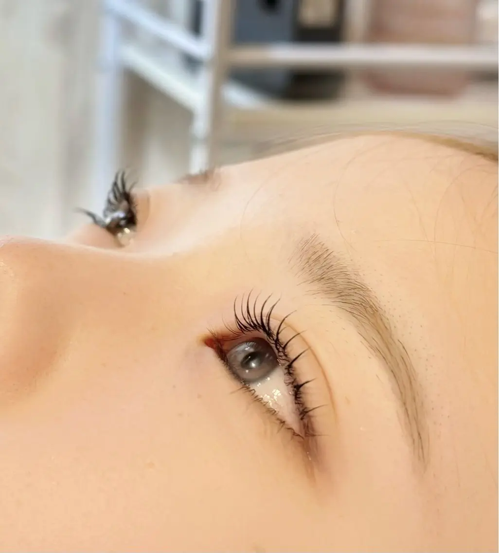 上下まつ毛パーマモデルの写真