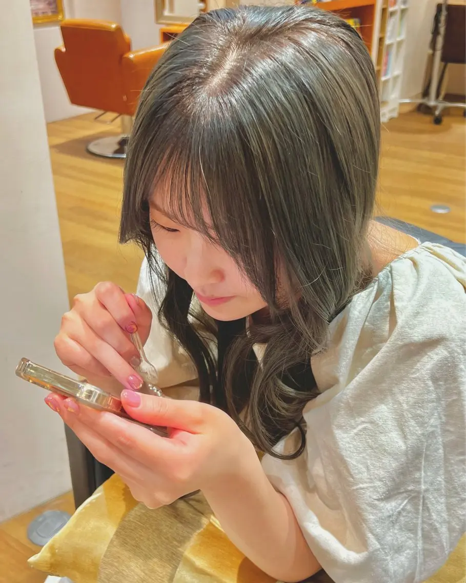 ロング カラー ブリーチ ヘアカラー トリートメント Lita KANAのヘアスタイル