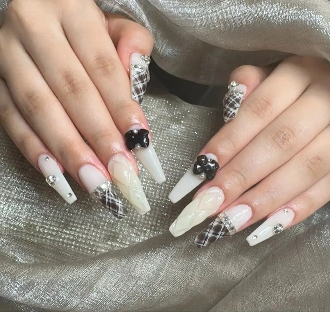 ネイル オーロラネイル フレンチネイル グラデーション 氷ネイル・うるうるネイル キラキラネイル ハンドネイル H.baby Nail Salonのネイルデザイン